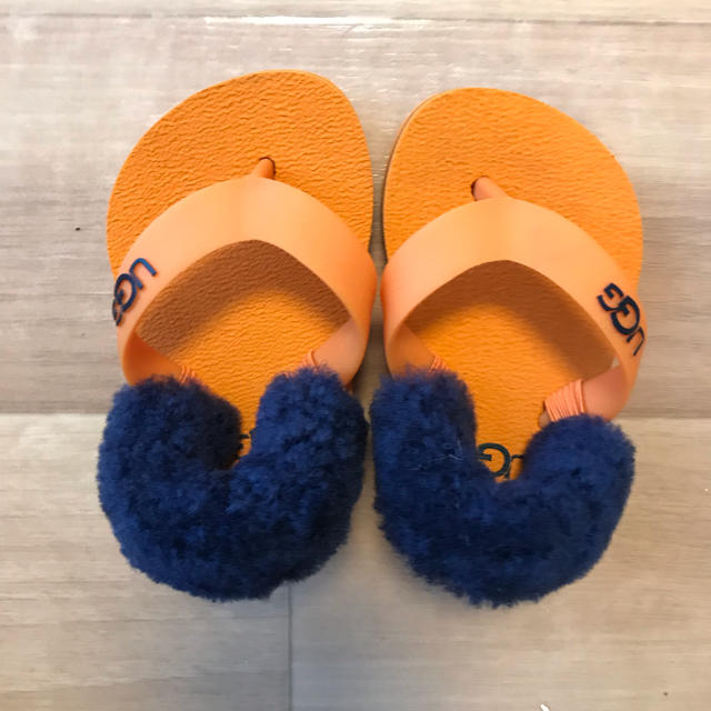 UGG(アグ)のUGG ベビーサンダル キッズ/ベビー/マタニティのベビー靴/シューズ(~14cm)(サンダル)の商品写真