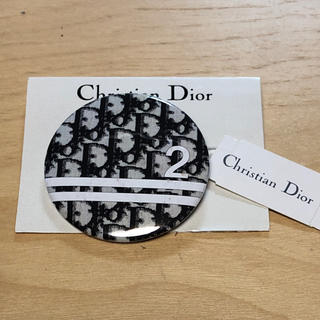 クリスチャンディオール(Christian Dior)の未使用 送料込 クリスチャン ディオール 缶バッチ ブラック(ブローチ/コサージュ)