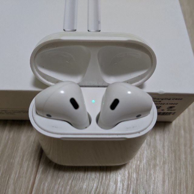 Apple(アップル)のAirPods 第1世代 スマホ/家電/カメラのオーディオ機器(ヘッドフォン/イヤフォン)の商品写真