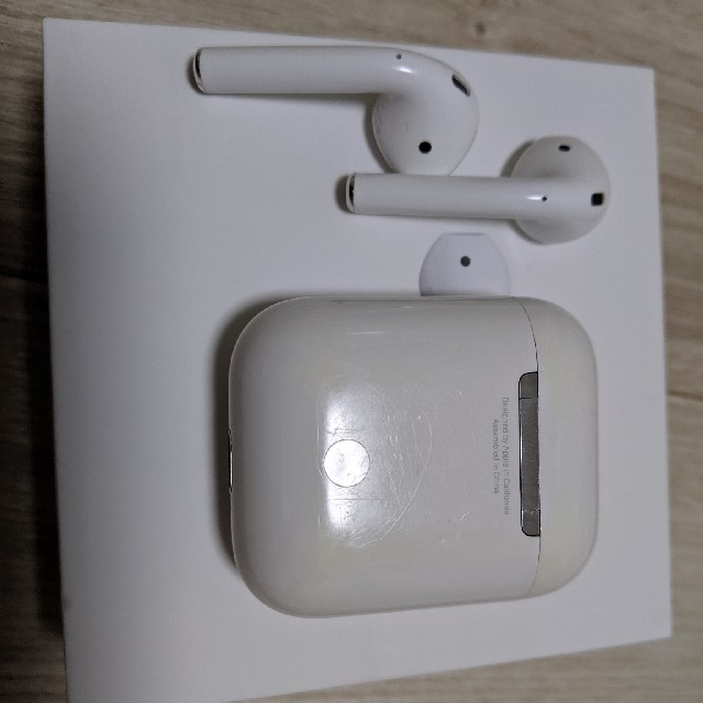 Apple(アップル)のAirPods 第1世代 スマホ/家電/カメラのオーディオ機器(ヘッドフォン/イヤフォン)の商品写真