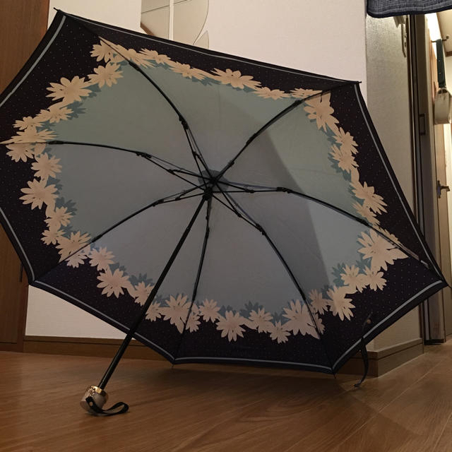 LANVIN en Bleu(ランバンオンブルー)の【値下げ‼️新品】 折りたたみ傘 LANVIN ランバン レディースのファッション小物(傘)の商品写真