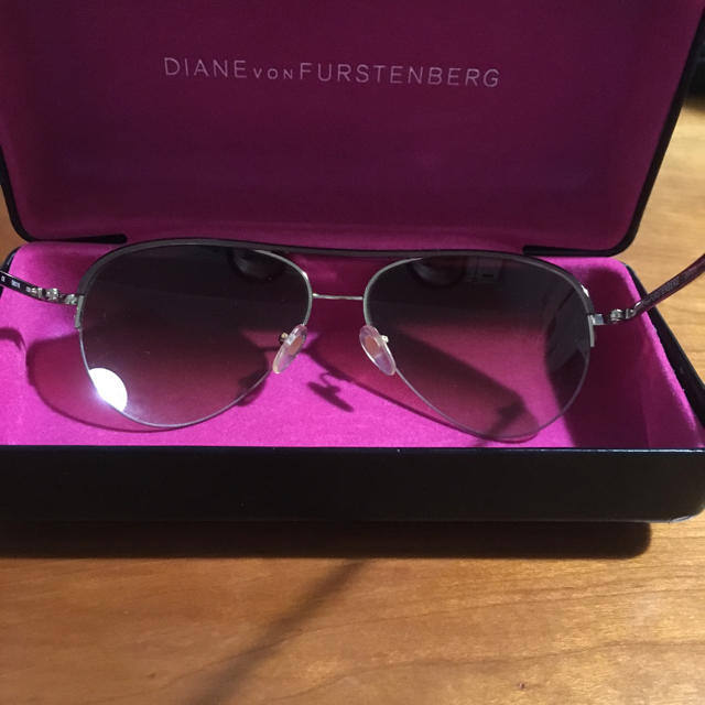 DIANE von FURSTENBERG(ダイアンフォンファステンバーグ)のDVF ダイアン フォン ファステンバーグ サングラス レディースのファッション小物(サングラス/メガネ)の商品写真