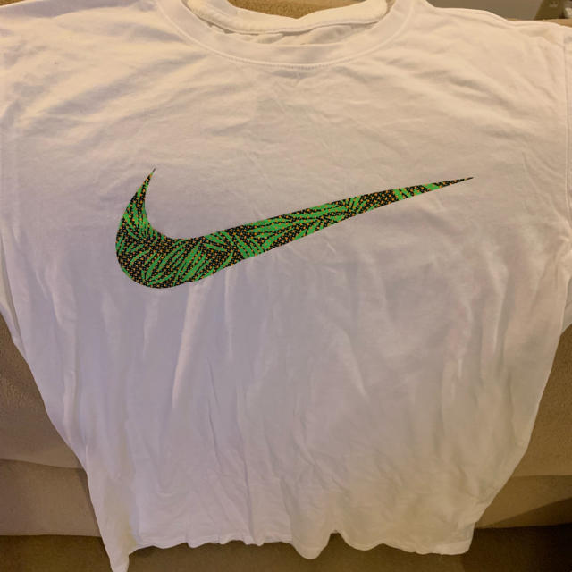 NIKE(ナイキ)のナイキＴシャツ レディースのトップス(Tシャツ(半袖/袖なし))の商品写真