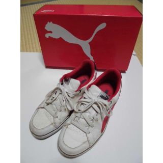 プーマ(PUMA)のPUMA スニーカー　コートポイント 　赤　24.5 cm(スニーカー)