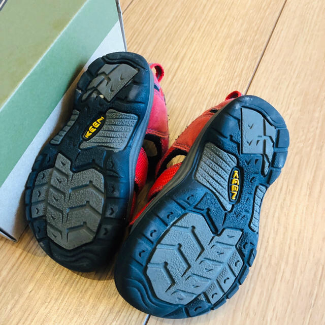 KEEN(キーン)のKEEN サンダル 13.5センチ レッド キッズ/ベビー/マタニティのベビー靴/シューズ(~14cm)(サンダル)の商品写真