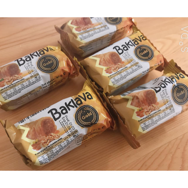 baklava 5個  (アルバニア土産) 食品/飲料/酒の食品(菓子/デザート)の商品写真