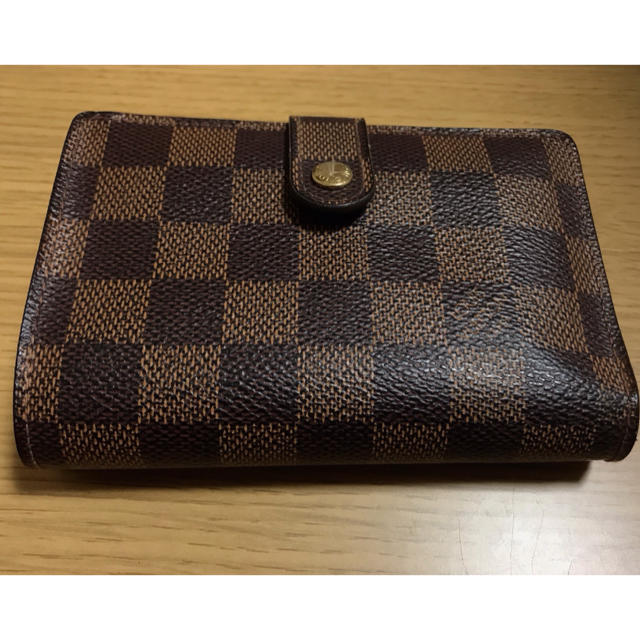 VUITTON 二つ折り財布