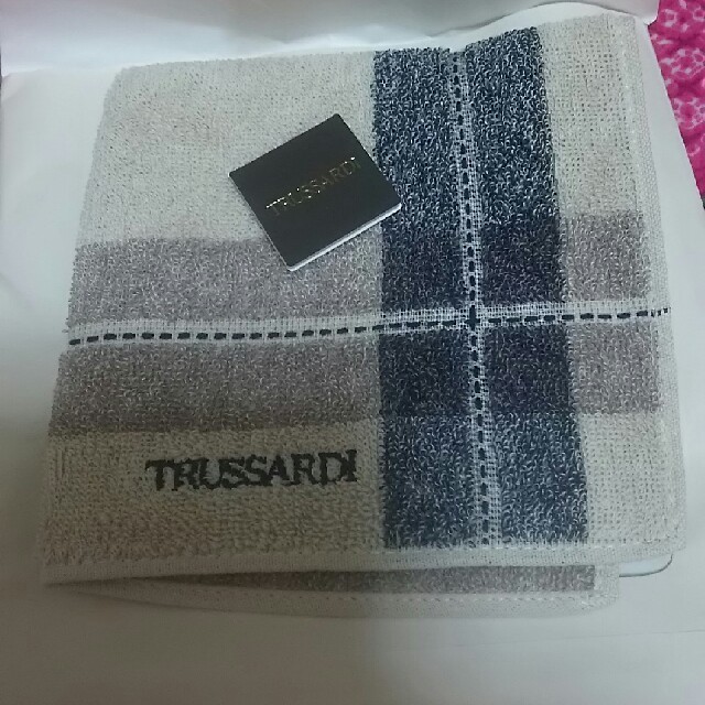 Trussardi(トラサルディ)のハンカチ メンズのファッション小物(ハンカチ/ポケットチーフ)の商品写真