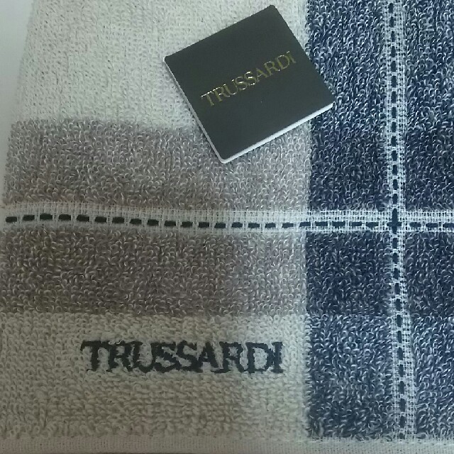 Trussardi(トラサルディ)のハンカチ メンズのファッション小物(ハンカチ/ポケットチーフ)の商品写真