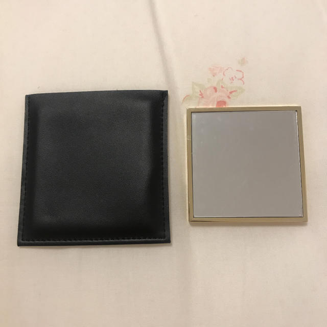 Yves Saint Laurent Beaute(イヴサンローランボーテ)の【非売品】【新品未使用】イヴ・サンローラン ミラー YSL レディースのファッション小物(ミラー)の商品写真