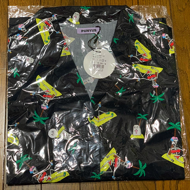 PUNYUS(プニュズ)のPUNYUS  スカル柄アロハシャツ  3 レディースのトップス(シャツ/ブラウス(半袖/袖なし))の商品写真