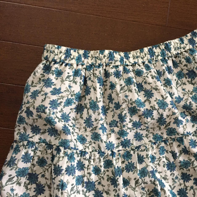 GU(ジーユー)のgu  ティアード花柄スカート レディースのスカート(ロングスカート)の商品写真