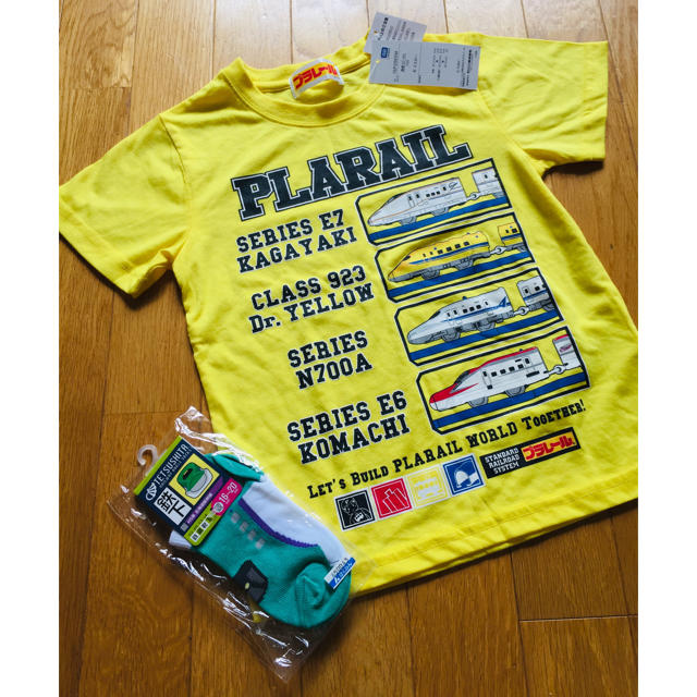 Takara Tomy(タカラトミー)のプラレールTシャツ&鉄道靴下  新品★未使用 キッズ/ベビー/マタニティのキッズ服男の子用(90cm~)(Tシャツ/カットソー)の商品写真