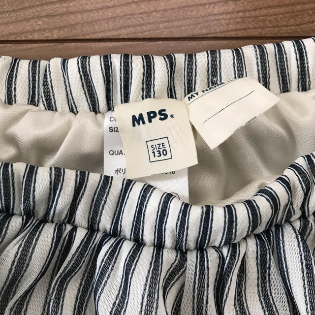 MPS(エムピーエス)の【美品】MPSライトオン★チュチュ風スカート★ストライプ柄（ホワイトx紺）130 キッズ/ベビー/マタニティのキッズ服女の子用(90cm~)(スカート)の商品写真