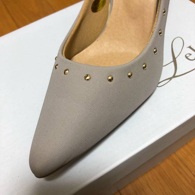 女性 パンプス スタッズ グレー M レディースの靴/シューズ(ハイヒール/パンプス)の商品写真