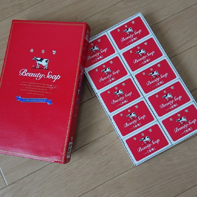 COW(カウブランド)のcow 石鹸 赤箱 10個入り コスメ/美容のボディケア(ボディソープ/石鹸)の商品写真