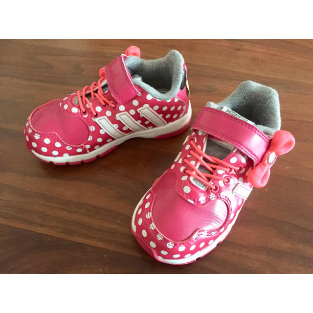 adidas(アディダス)の♡mii♡さま専用 adidas×Disney 子供用 スニーカー キッズ/ベビー/マタニティのベビー靴/シューズ(~14cm)(スニーカー)の商品写真