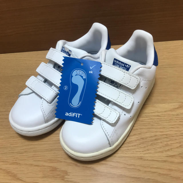 adidas(アディダス)の未使用◎アディダス adidas◎15.0㎝ スタンスミス ブルー キッズ/ベビー/マタニティのキッズ靴/シューズ(15cm~)(スニーカー)の商品写真