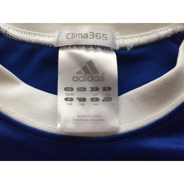 adidas(アディダス)のadidasアディダス★ロゴ＆ライン入り半袖Ｔシャツ★ブルー青140 キッズ/ベビー/マタニティのキッズ服男の子用(90cm~)(Tシャツ/カットソー)の商品写真