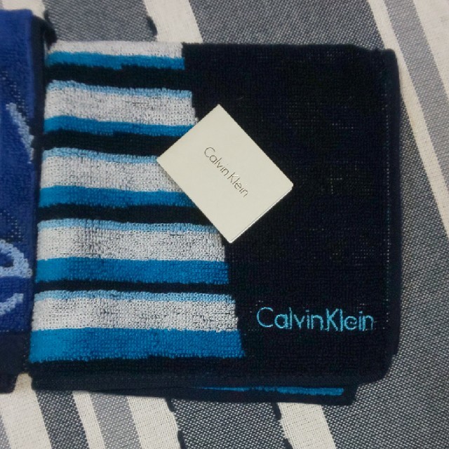 Calvin Klein(カルバンクライン)のタオルハンカチセット メンズのファッション小物(ハンカチ/ポケットチーフ)の商品写真