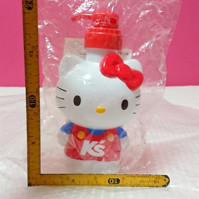 ハローキティ(ハローキティ)のキティちゃん・ポンプボトル【700ml】 エンタメ/ホビーのおもちゃ/ぬいぐるみ(キャラクターグッズ)の商品写真