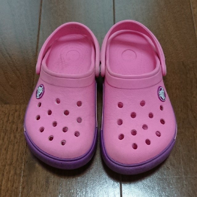 crocs(クロックス)のcocoa様専用　クロックス ピンク 15cm 16cm キッズ/ベビー/マタニティのキッズ靴/シューズ(15cm~)(サンダル)の商品写真