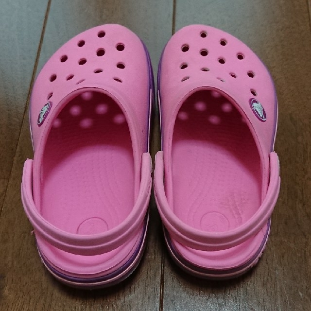crocs(クロックス)のcocoa様専用　クロックス ピンク 15cm 16cm キッズ/ベビー/マタニティのキッズ靴/シューズ(15cm~)(サンダル)の商品写真