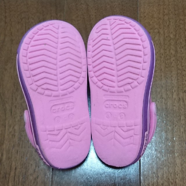 crocs(クロックス)のcocoa様専用　クロックス ピンク 15cm 16cm キッズ/ベビー/マタニティのキッズ靴/シューズ(15cm~)(サンダル)の商品写真