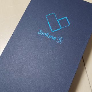 ZenFone5 ZE620KL シャイニーブラック 本体
新品未開封
(スマートフォン本体)