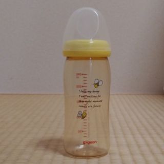 ピジョン(Pigeon)のピジョン　哺乳瓶　プラスチック　２４０ml(哺乳ビン)