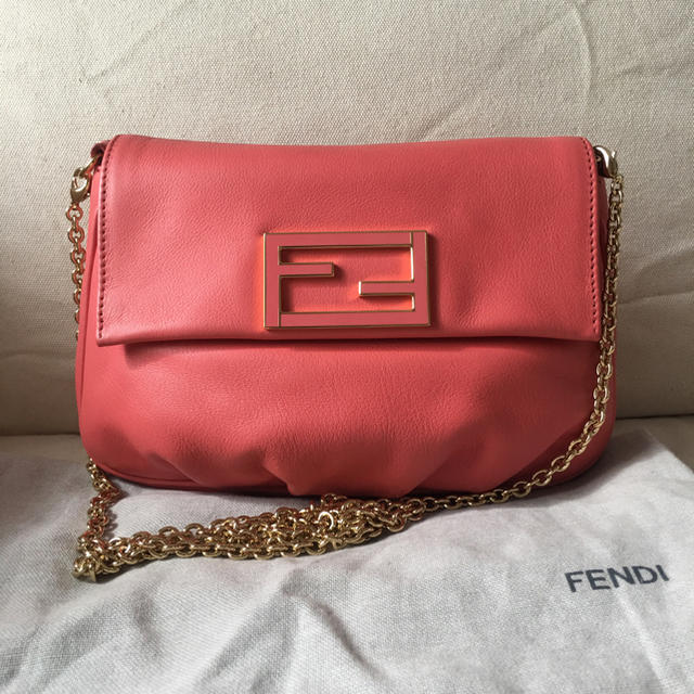 FENDI チェーンショルダーバック