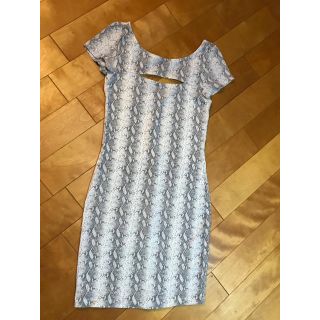 ゲス(GUESS)のguess Tシャツワンピース(ミニワンピース)