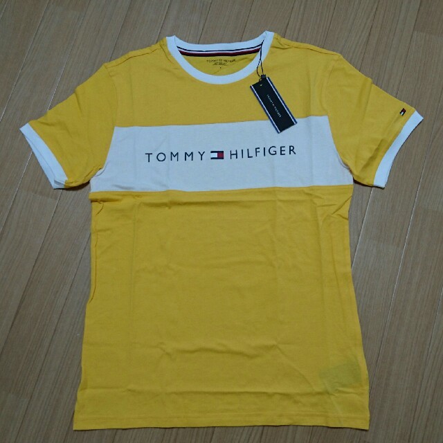 TOMMY HILFIGER(トミーヒルフィガー)のXLサイズ トミーヒルフィガー yellow Tシャツ レディースのトップス(Tシャツ(半袖/袖なし))の商品写真