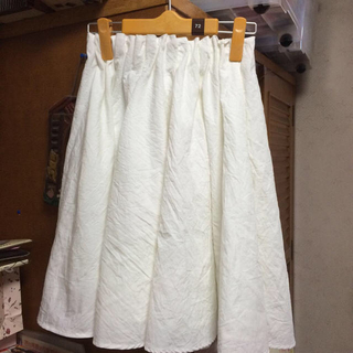 カスタネ(Kastane)の白スカート(ひざ丈スカート)