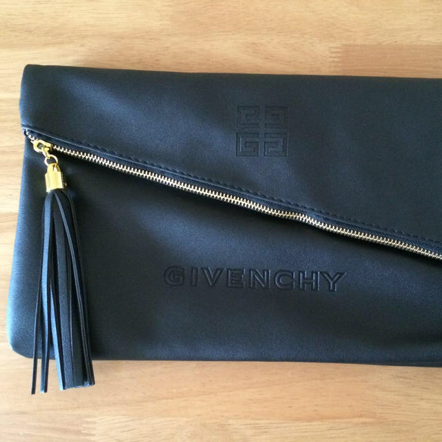 GIVENCHY(ジバンシィ)の＊7/28までILAND様お取り置き＊ レディースのバッグ(ショルダーバッグ)の商品写真