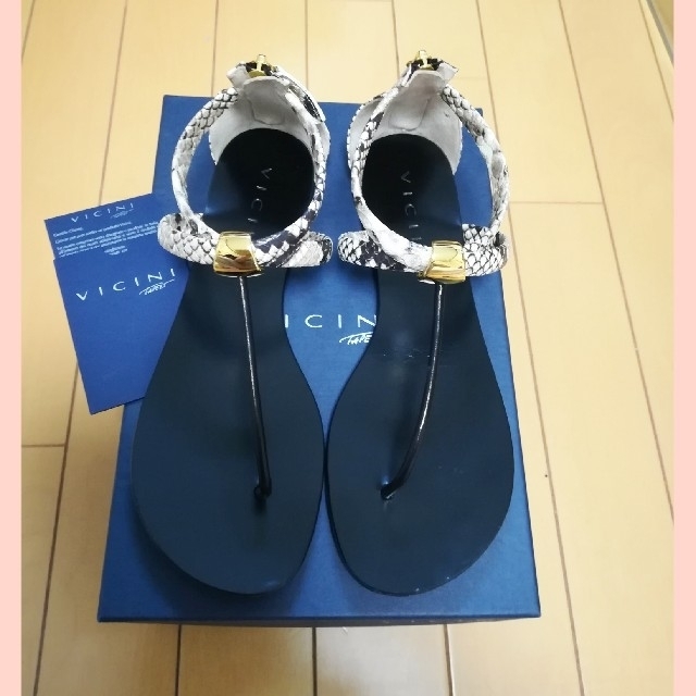 DEUXIEME CLASSE(ドゥーズィエムクラス)のドゥズィエムクラス
VICINI PYTHON STRAP SANDAL
38
 レディースの靴/シューズ(サンダル)の商品写真