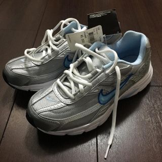 ナイキ(NIKE)の新品☆ナイキ  シューズ  ２３㎝(シューズ)