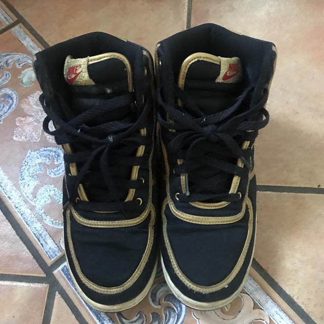 Nike ナイキ Nike スニーカー ハイカット ブーツカット 黒 金の通販 By W S Shop ナイキ ならラクマ Nike ナイキ Nike スニーカー ハイカット ブーツカット 黒 金の通販 By W S Shop ナイキ ならラクマ