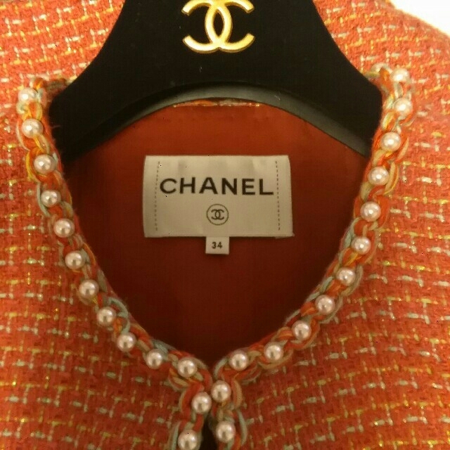 CHANEL(シャネル)のCHANELシャネル　ベスト　パール レディースのジャケット/アウター(ノーカラージャケット)の商品写真