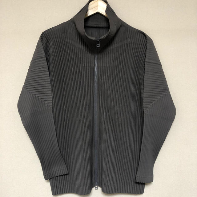 PLEATS PLEASE ISSEY MIYAKE(プリーツプリーズイッセイミヤケ)のHOMME PLISSÉ ISSEY MIYAKE トラックジャケット メンズのジャケット/アウター(ノーカラージャケット)の商品写真