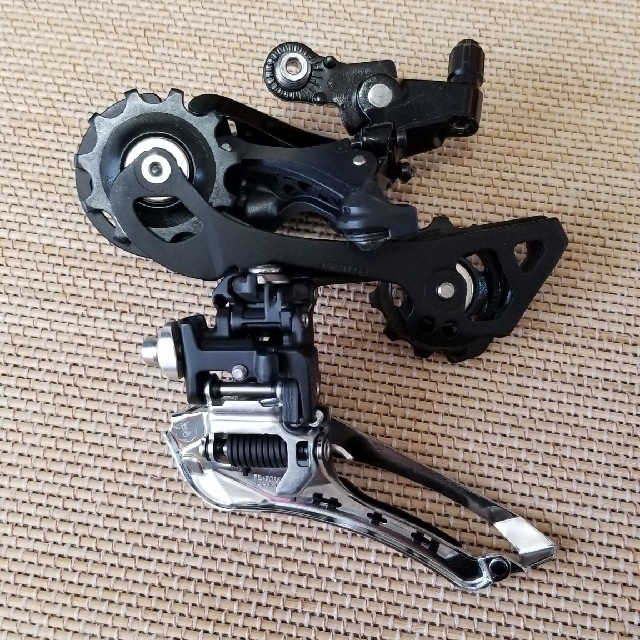 SHIMANO(シマノ)のシマノ　SHIMANO105 FD-R7000 RD-R7000 スポーツ/アウトドアの自転車(パーツ)の商品写真