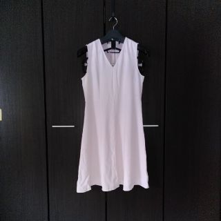 ユニクロ Vネック ひざ丈ワンピース(レディース)(ノースリーブ)の