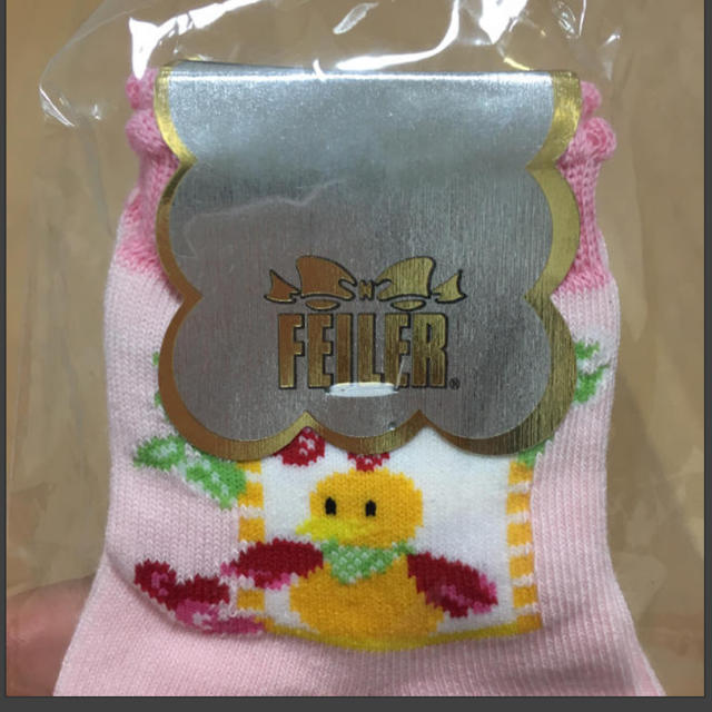 FEILER(フェイラー)の値下げしました！［新品］FEILER スタイ 靴下 キッズ/ベビー/マタニティのこども用ファッション小物(ベビースタイ/よだれかけ)の商品写真