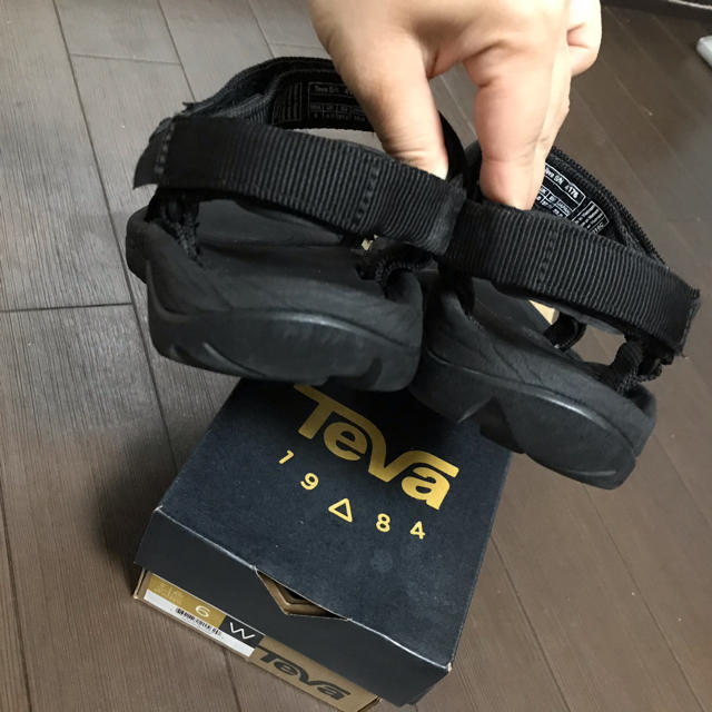 Teva(テバ)のTeva テバ ハリケーン 箱無し価格 レディースの靴/シューズ(サンダル)の商品写真