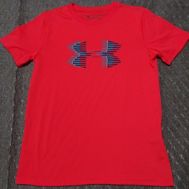 UNDER ARMOUR(アンダーアーマー)の 《mamiccyan専用》UNDER ARMOUR 160 ２点 キッズ/ベビー/マタニティのキッズ服女の子用(90cm~)(Tシャツ/カットソー)の商品写真