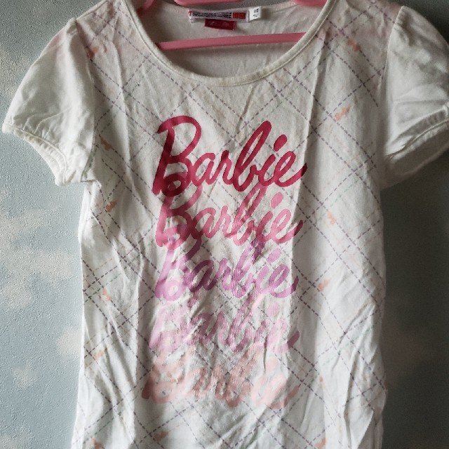 Barbie(バービー)のBarbie　バービー　110㎝　女の子　Tシャツ　ユニクロ　 キッズ/ベビー/マタニティのキッズ服女の子用(90cm~)(Tシャツ/カットソー)の商品写真