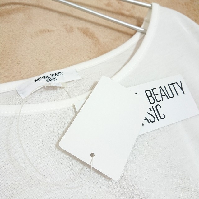 NATURAL BEAUTY BASIC(ナチュラルビューティーベーシック)のNATURAL BEAUTY BASIC *新品 刺繍 Tシャツ* レディースのトップス(Tシャツ(半袖/袖なし))の商品写真