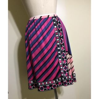 エミリオプッチ(EMILIO PUCCI)の未使用エミリオプッチ素敵なスカート(ひざ丈スカート)