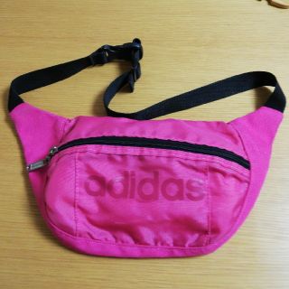 アディダス(adidas)のadidas ピンク　バッグ(ショルダーバッグ)