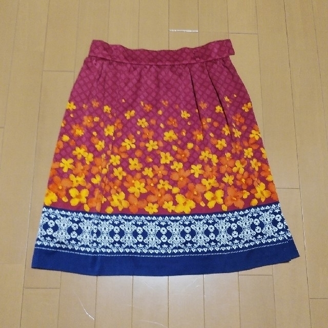 Stola.(ストラ)のstolaスカート レディースのスカート(ひざ丈スカート)の商品写真
